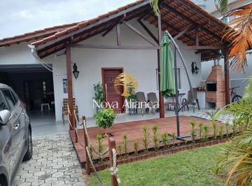 Casa · 140m² · 4 Quartos · 4 Vagas · Casa em Bombas, Bombinhas/SC