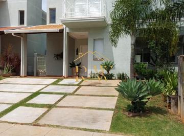 Casa · 146m² · 3 Quartos · 3 Vagas · "Explore a elegância e o conforto da Casa de 3 dormitórios e 1 suíte no Jardim dos Aromas