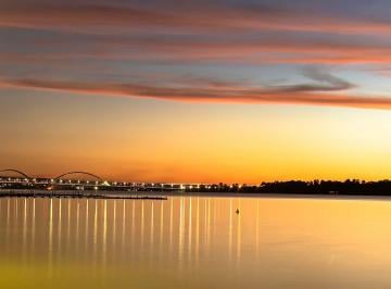 Casa de 3 quartos, Brasília · VENDO CASA MELHOR VISTA DO LAGO SUL! CONDOMÍNIO à BEIRA LAGO com BELÍSSIMA VISTA
