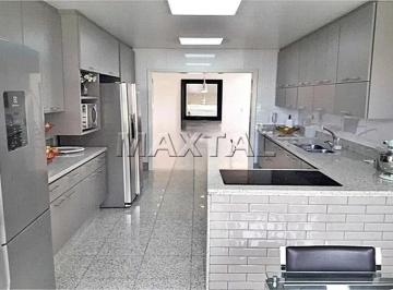 Casa · 570m² · 4 Quartos · 4 Vagas · Casa na Santa Teresinha, de 570m². Com 4 quartos, 4 suítes, 4 vagas de garagem e 5 banheiros.