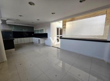 forkr9c2yti4mtq0ytg2nziw_md · Casa à Venda no Tamboré 4 com sótão – Conforto, Praticidade e Excelente