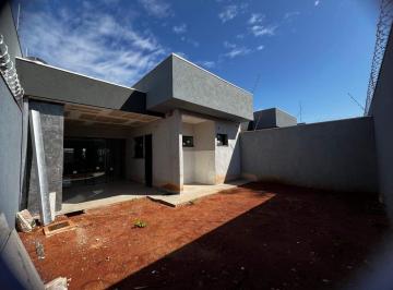 Casa · 130m² · 3 Quartos · 2 Vagas · Casa térrea com 03 suítes e piscina no bairro Rita Vieira!