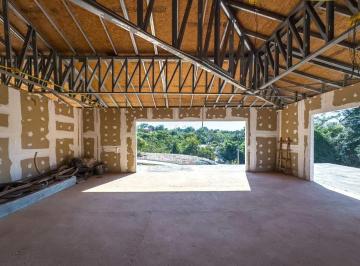 Casa · 345m² · 4 Quartos · Casa Térrea com 4 STS em Fase de Acabamentos no Condomínio Solar da Serra