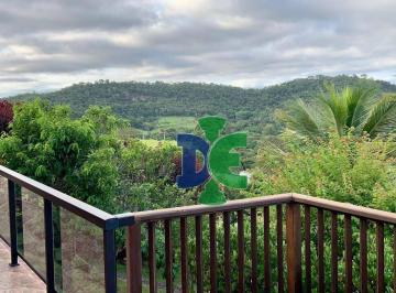 94151721422d9ecd079a7ed353c57f99b4735c4c · Linda casa com pomar, e com vista incrível para as montanhas, em Jambeiro, SP