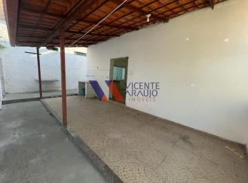 Casa · 80m² · 2 Quartos · Casa de 02 quartos com suíte disponível para locação.