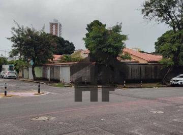 f303d103d26a544618381786a0852cb172d45224 · Casa residencial ou comercial de 108m² à venda, com 03 quartos (1 suíte), localizada na Encruzilhada