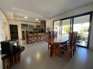 Casa · 262m² · 3 Quartos · 4 Vagas · Casa à venda em Sapezal, Centro, com 3 quartos, com 262 m²