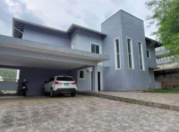 Casa · 150m² · 3 Quartos · 4 Vagas · Condominios Fechados, Estação, São Roque, SP