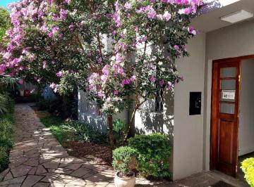 Apartamento · 38m² · 1 Quarto · EDIFICIO PEQUENO JU7NTO A PRAÇA LINDO E AMPLO APTO. UM DORMITORIO