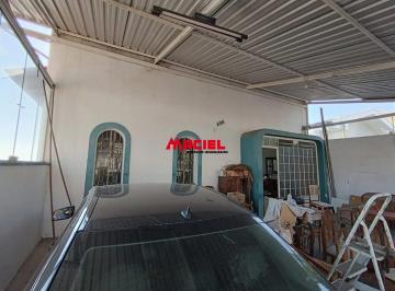 Casa · 240m² · 4 Quartos · 4 Vagas · Localização privilegiada