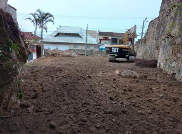 4 · Terreno de 425m² no bairro Sambaqui