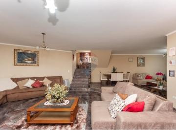 Casa · 245m² · 3 Quartos · 7 Vagas · Belo Sobrado a Venda, na linda City Bussocaba, ao lado do Parque Chico Mendes.
