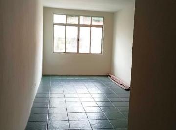 Apartamento · 70m² · 2 Quartos · Apartamento 2 quartos amplo, primeiro andar escada.