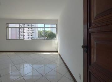 Sala · Lívia Machado Imóveis aluga apartamento 03 quartos, com 150m², na Praia do Canto