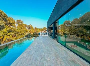 Casa a venda no condominio Haras Guancan - Piscina · Casa à venda - na Granja Viana