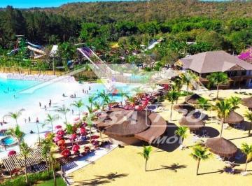 Casa · 240m² · 3 Quartos · 2 Vagas · Casa à venda em Caldas Novas com hidromassagem, sauna particular e ótimo espaço gourmet com churr