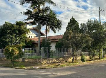 Casa · 200m² · 3 Quartos · 2 Vagas · Casa plana