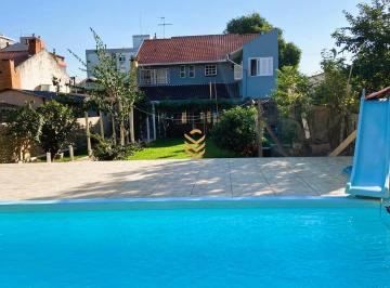 Casa · 340m² · 3 Vagas · Belíssimo sobrado semi mobiliado com churrasqueira e piscina em Canoas