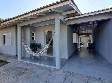 Casa · 200m² · 5 Quartos · 2 Vagas · Casa 3 dormitórios ,sendo 1 suíte no Fátima