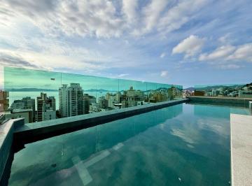 e1c9bee2854531af19976fc89d88cf986f910761 · Apartamento com 3 suítes no Res. La Premiere - Av. Trompowsky, no Centro de Florianópolis.