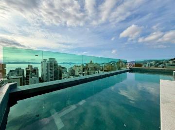 81dbca1f139f7d843e172001b576846103a2aace · Apartamento com 3 suítes no Res. La Premiere - Av. Trompowsky, no Centro de Florianópolis.