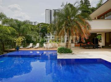 Casa · 881m² · 5 Quartos · 10 Vagas · Casa no coração do Alto da Boa Vista em rua fechada