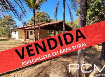 Rural de 2 quartos, Brasília · Chácara com casa principal, casa de caseiro, terreno plano e Rio na propriedade 
