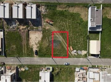 Terreno · 216m² · 2 Vagas · Terreno plano dentro de condomínio fechado.