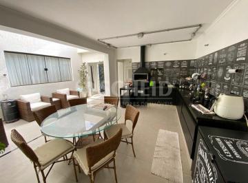 Casa · 253m² · 3 Quartos · 2 Vagas · Casa à venda 3 Quartos sendo 3 suítes na Vila Santa Catarina