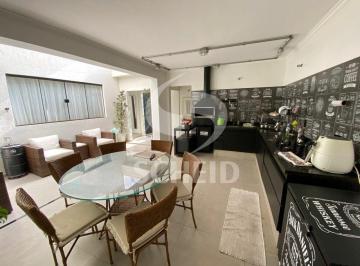 Casa · 253m² · 3 Quartos · 2 Vagas · Casa à venda 3 Quartos sendo 3 suítes na Vila Santa Catarina