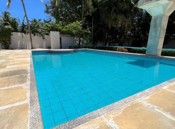 Casa de 7 quartos, Lauro de Freitas · Casa 7/4 e 4 Suites.1.630m2.Vilas do Atlântico.Piscina.Bar.Edicula.Excelente!