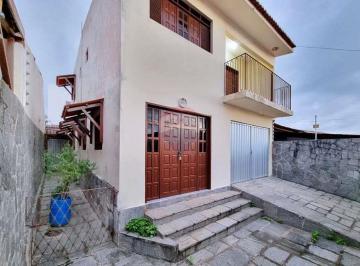 Casa · 187m² · 4 Quartos · Casa Duplex com 4 quartos a venda no Itararé em Campina Grande