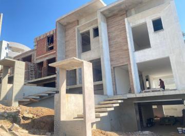 Casa · 167m² · 3 Quartos · 2 Vagas · Sobrado à venda no bairro Santa Catarina!