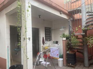 c8348ed3435927447214dad4901b84bddb60d2d8 · Casa com um grande terraço