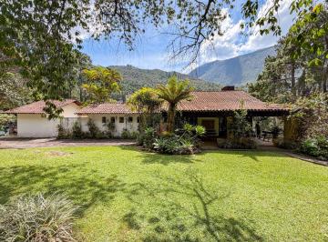 Casa · 800m² · 6 Quartos · 10 Vagas · Casa com 4 quartos em condomínio em Araras, Petrópolis.