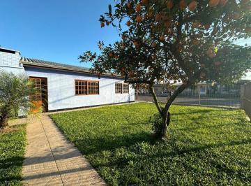 487672_i1OYbmf2HY27_48767266a0f8975e9d6.jpg · Casa térrea de esquina e em alvenaria, com três quartos, suíte, sala de estar e jantar, banheiro