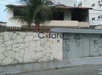 Casa · 300m² · 5 Quartos · 4 Vagas · Casa com área construída de 300m², com 05 quartos (sendo 03 suítes) região privilegiada.