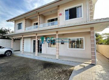Casa · 295m² · 8 Quartos · 1 Vaga · Casa-sobrado de 380m² próximo ao mar na Praia do Sonho/SC, com apartamentos com quartos, sala cozinh