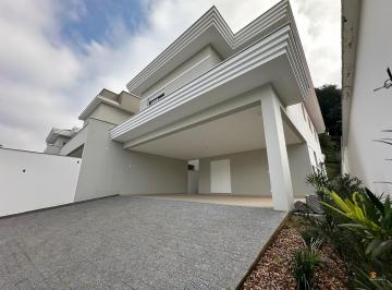 Foto 01 · Casa Exclusiva com 4 Quartos e 1.336m² de Terreno Verde | Oportunidade Única de Morar em Localização