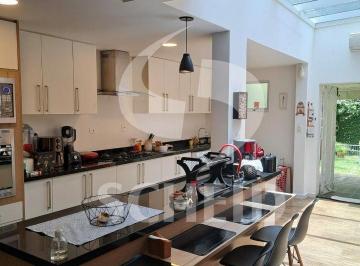 Casa · 160m² · 3 Quartos · 2 Vagas · Casa de Condomínio Interlagos 160mt2,  sendo 3 quartos, 2 suítes. Varanda com jacuzzi