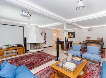 Casa de 4 quartos, Curitiba · Casa em condomínio à venda com 4 suítes e 7 vagas 