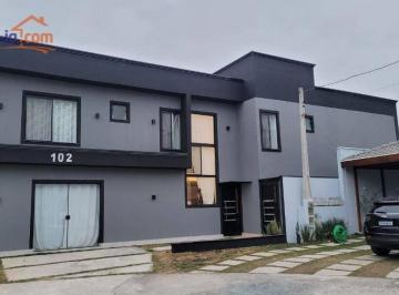e712b00e4e6a542c2fa6fd2133c442b76e8a55f1 · Sobrado à venda no Jardim Jacinto - Jacareí/SP com 230 m²