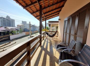 Casa · 210m² · 3 Quartos · 1 Vaga · Sobrado em Centro, Balneário Piçarras/SC