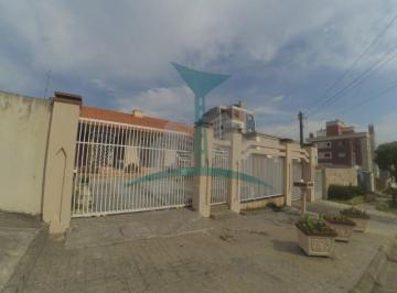 Foto 01 · Casa à Venda em São José dos Pinhais-PR - 3 Qtos, 2 Suítes, 2 Salas, 3 Banheiros, 5 Vagas, 240m² Áre
