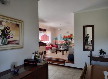Casa · 364m² · 3 Quartos · 3 Vagas · Casa para vender em Valinhos no Condomínio Oruam,com 3 quartos sendo 01 suíte com closet,salas,lavab