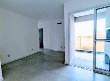 488069_iV3j8x37thR8P54ilu2S_48806966a3d958c853b.jpg · Apartamento à Venda 67m² | 2 Quartos | 1 Suíte | 1 Vaga | Sacada c/ Churrasq | Village - Imbituba/SC