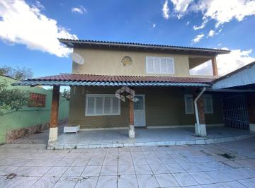 309358_iA5aj9d0I86C4X1631Q0_3093586435c4636d79e.jpg · Sitío em meio a cidade, são 03 dormitórios, sendo um térreo (todos suíte), no bairro Guarujá, Zona S