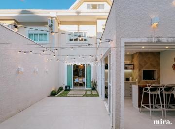 Casa · 265m² · 3 Quartos · 2 Vagas · Um Sobrado dos Sonhos à Venda no Abranches!