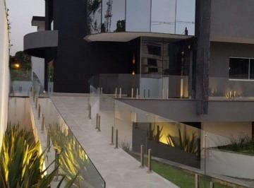 Casa · 751m² · 4 Quartos · 10 Vagas · Imperdível! Casa de Luxo com 4 suítes, 10 vagas de garagem no Jardim Social, Curitiba-PR - 751m² de