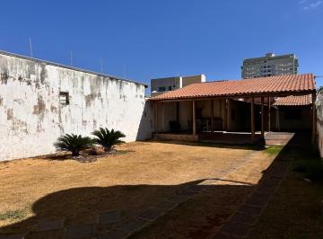 Casa · 240m² · 3 Quartos · 9 Vagas · Casa com 3 quartos à venda, bairro Nossa Senhora Aparecida - Uberlândia/MG